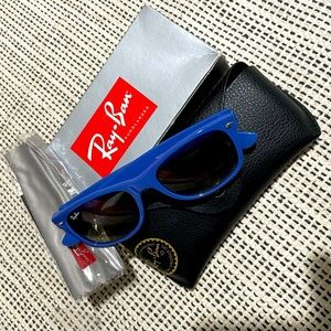 NWT   Ray-Ban RB2132 - 755/40 Sunglasses Light Blue w/ Silver Mirror Lens 52mm